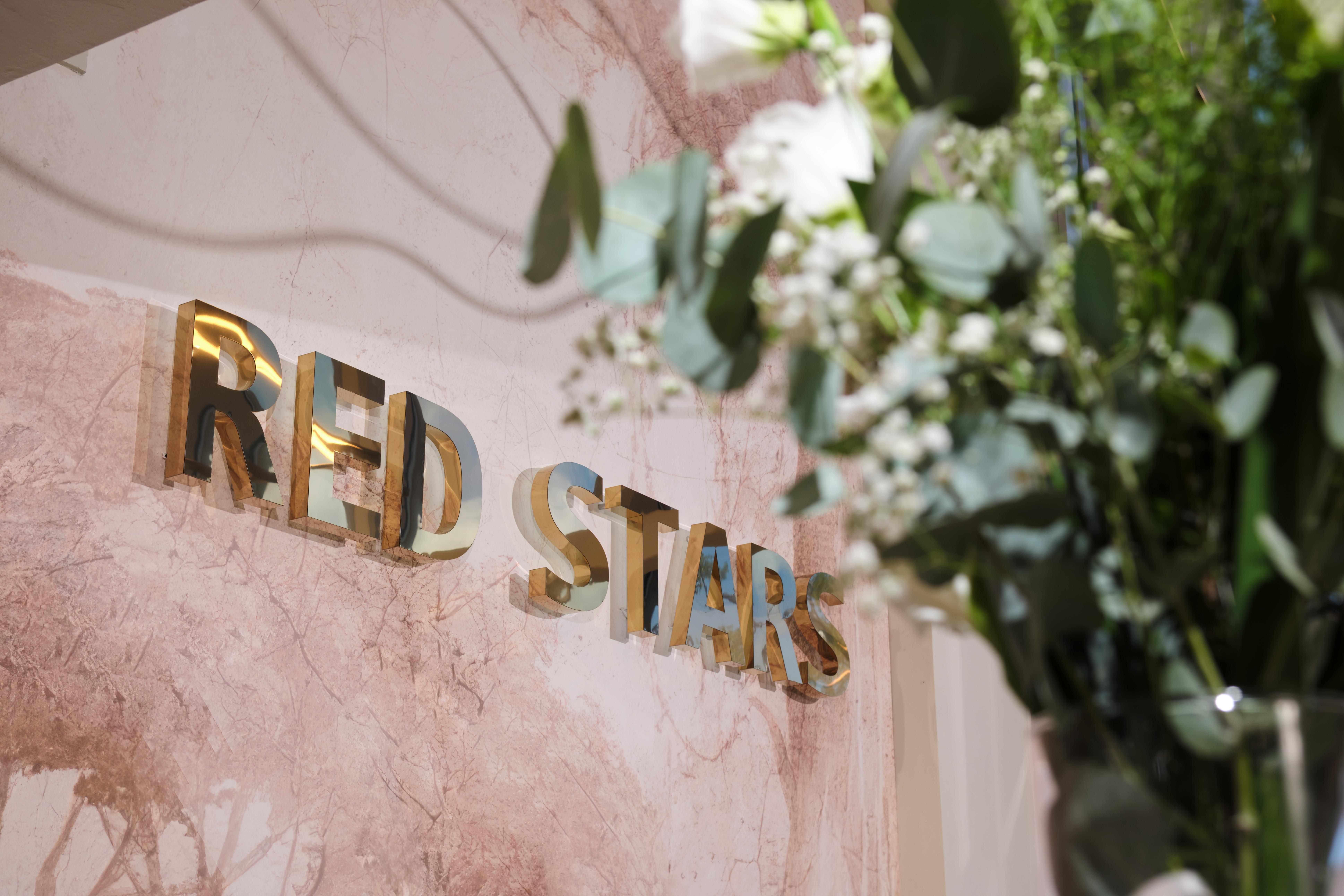 Red Stars Hotel Sankt Petersburg Exteriör bild
